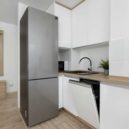 Przestronny Z 2 Sypialniami Parkingiem I Balkonem By Renters 公寓 *
