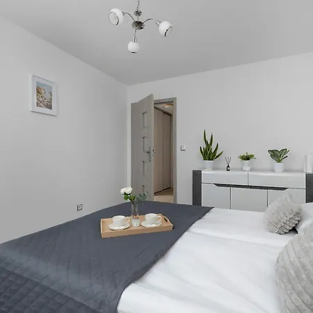Przestronny Z 2 Sypialniami Parkingiem I Balkonem By Renters *