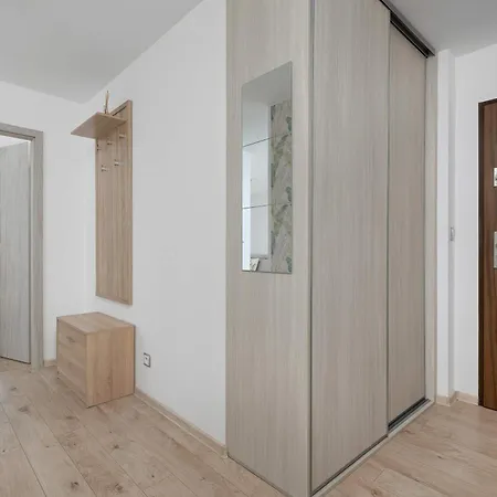 Przestronny Z 2 Sypialniami Parkingiem I Balkonem By Renters דירה גליביצ'ה